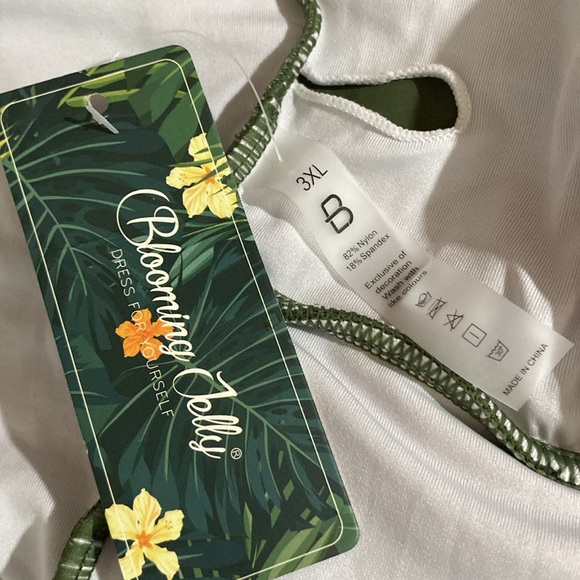 Blooming Jelly One Piece Bathing Suit Size 3XL NWT - Picture 9 of 9